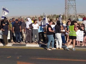 כולנו משלמים את מחיר השנאה": מיזמים בעד סולידריות ברחבי המדינה